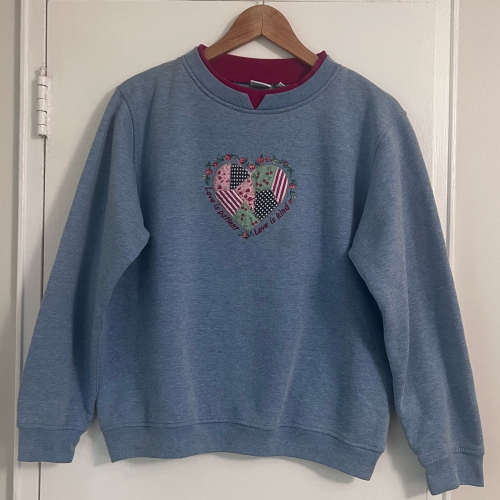 VTG Love is Patient Love is Kind Heart Embroidered Sweatshirt Americana - Large